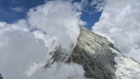 Weisshorn Schaligrat mit Wolke