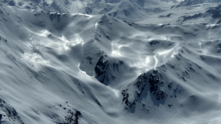 Haute Route Skitour: Firnspiegel (und Schneebrett in Bildmitte) an de Vorbergen des Gran Combin