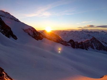 Winterbegehung des Stüdlgrates: Die Dezembersonne geht auf