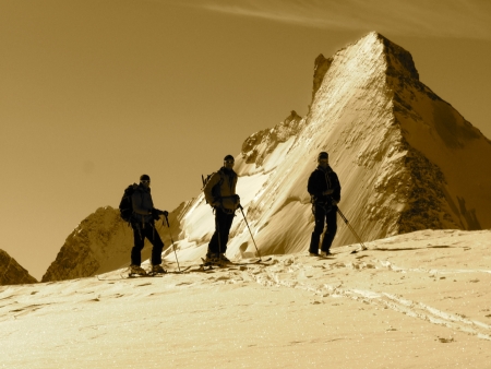 Haute Route Skitour: Am Col de la Tete Blanche, im Hintergrund die Dent d' Herens
