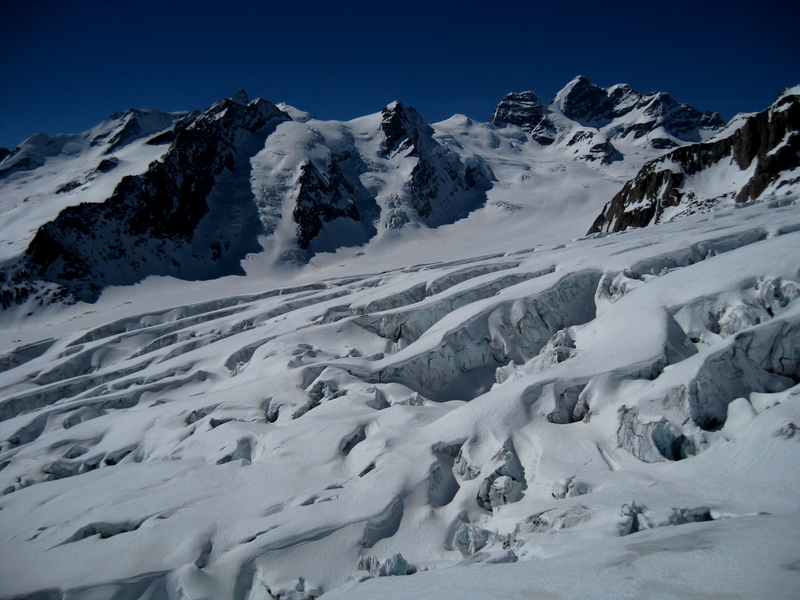 Blick-auf-Jungfrau-Rottalhorn-und-Kranzbergkamm