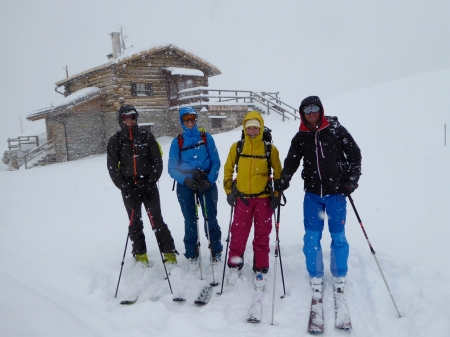 Start bei Schneefall am Rollepass