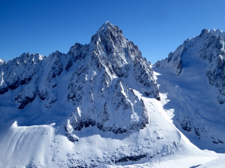 Aiguille du Chardonnet (li.) und Col du Chardonnet