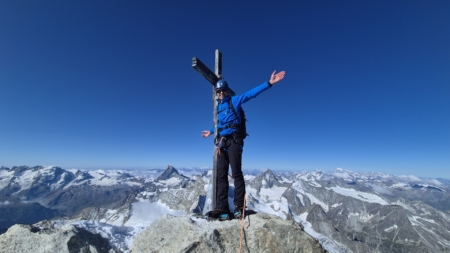 Am Gipfel des 4505 m hohen Weisshorns