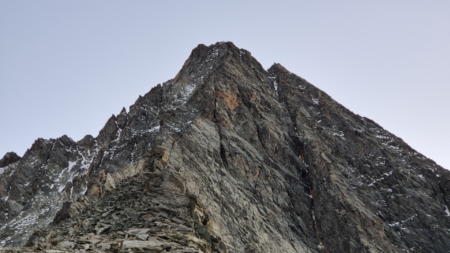 Geführte Tour auf den Großglockner über den Stüdlgrat: Blick zum Glocknergipfel am Beginn des Stüdlgrates