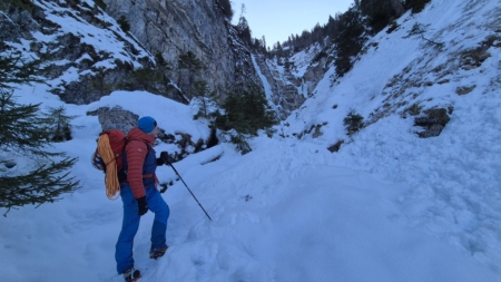 Ice climbing in the Sylvenstein basin, Achensee region/Tyrol