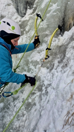 Pitztal ice climbing course: secured lead climbing