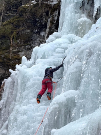 Ice climbing course for advanced climbers in the Zillertal Ice Park