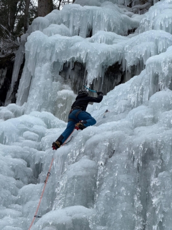 Ice climbing course for advanced climbers in the Zillertal Ice Park
