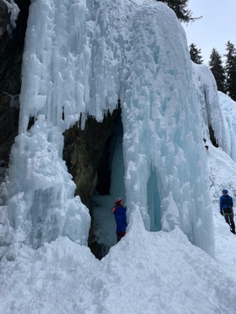 Ice climbing course in the Taschachschlucht ice world in the Pitztal valley