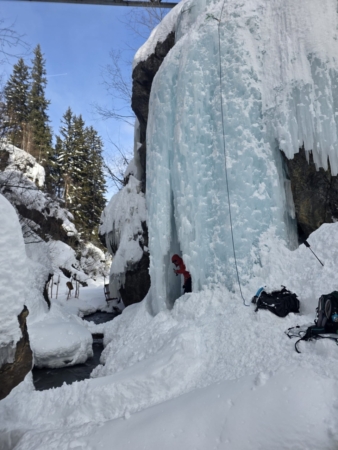 Ice climbing course in the Taschachschlucht ice world in the Pitztal valley