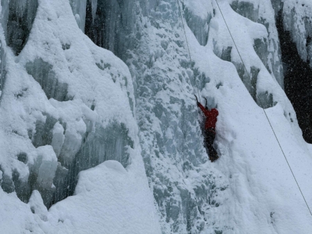 Ice climbing course for beginners in the Pitztal: at the Fallebach Falls