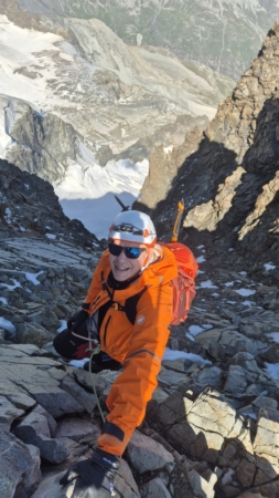 Tiefblick zum Tschiervagletscher kurz vor dem Gipfel des Piz Bernina