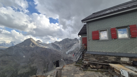 Die Weisshornhütte