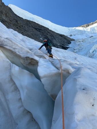 Am Gletscher zwischen dem Beginn des Felsteils und des Einstiegscouloirs